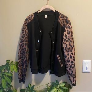Bomber jacket with leopard print